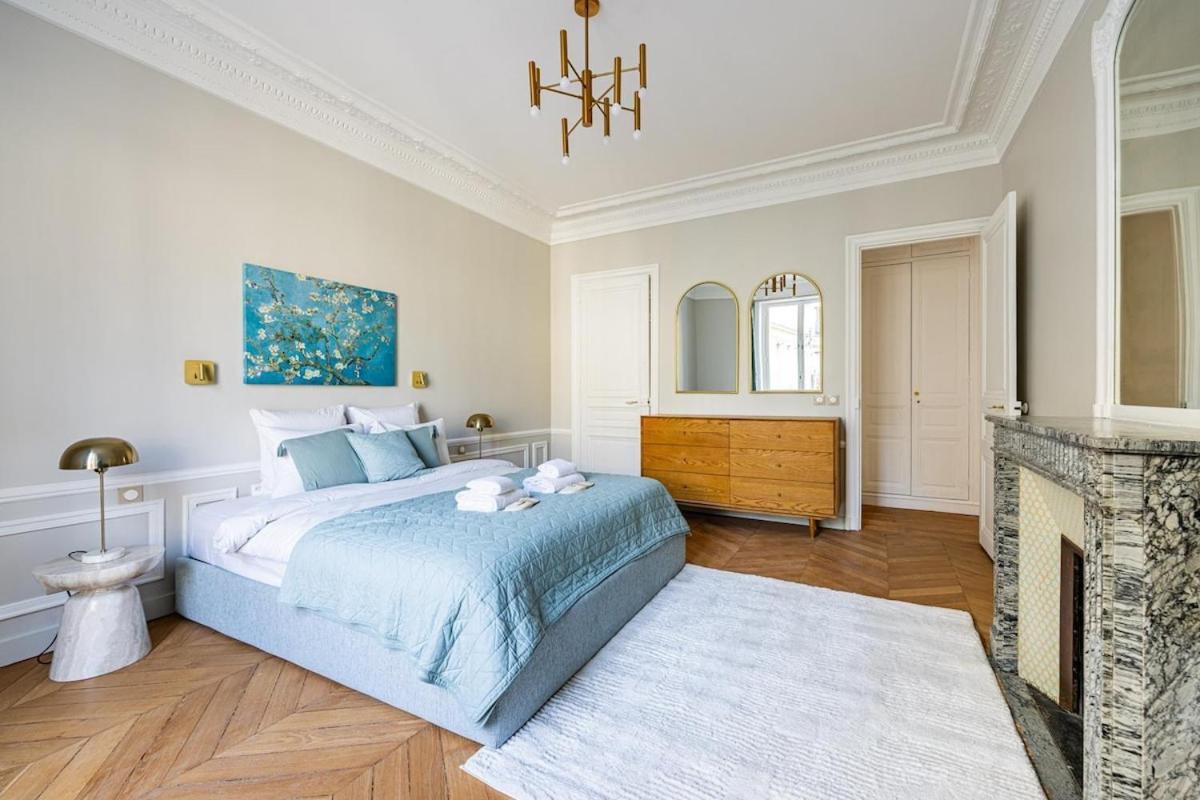 Luxurious 4 Bedroom Apartment, La Muette * Parijs
