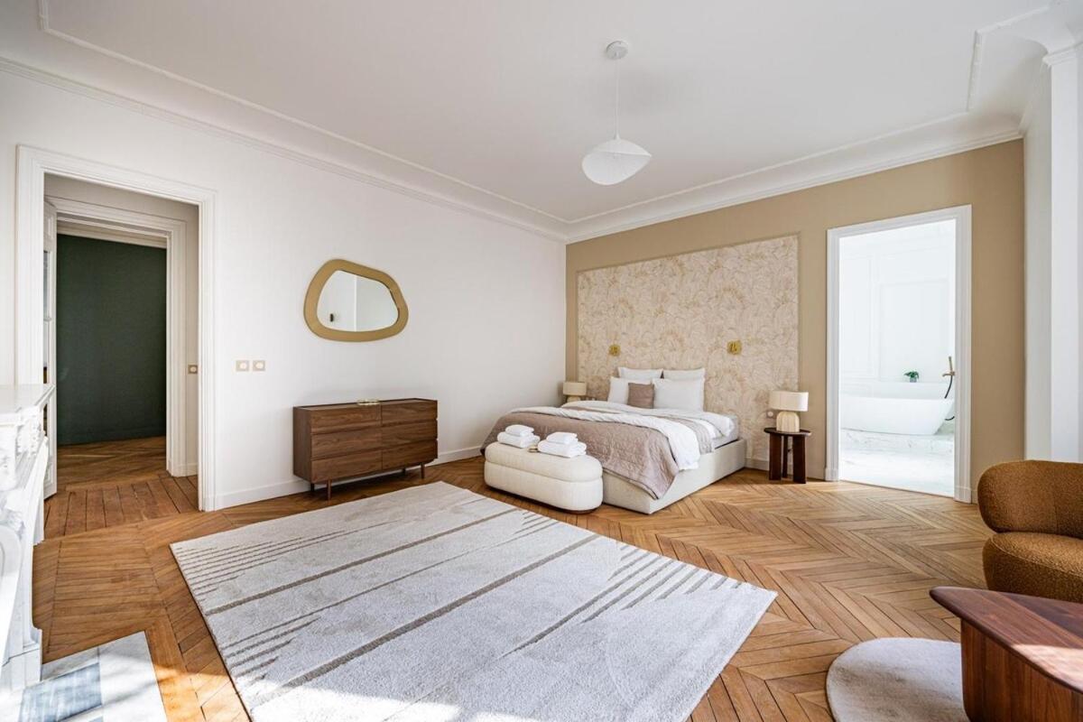 Luxurious 4 Bedroom Apartment, La Muette Appartement