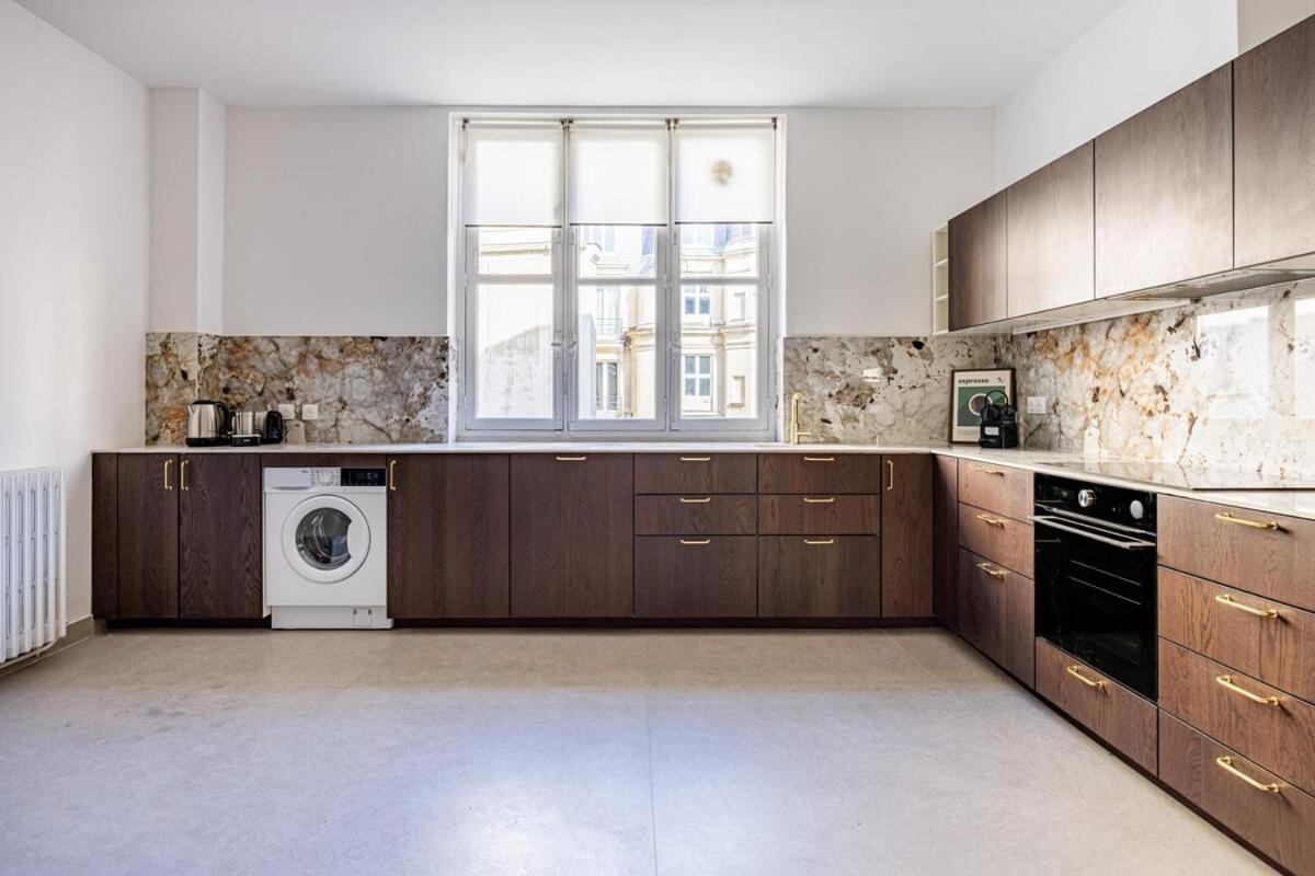 Luxurious 4 Bedroom Apartment, La Muette Appartement Parijs