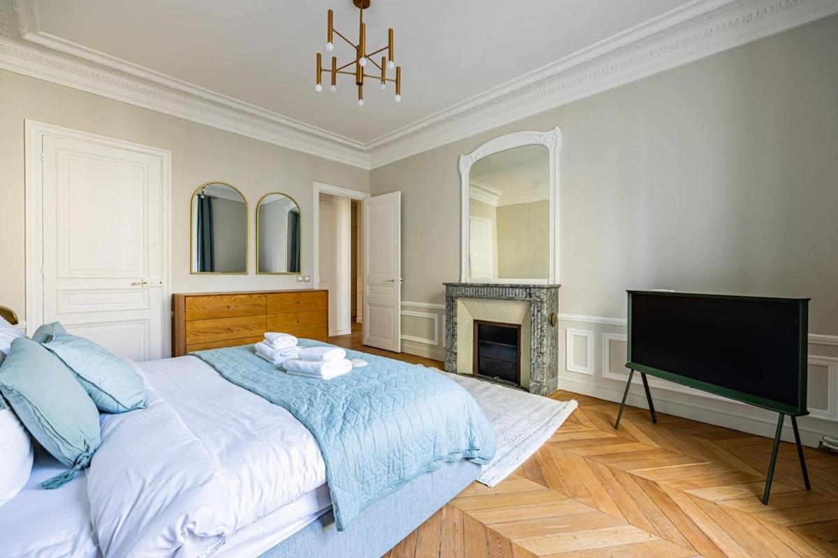 Luxurious 4 Bedroom Apartment, La Muette Parijs