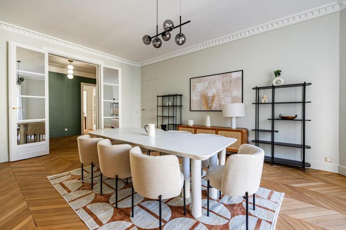 Luxurious 4 Bedroom Apartment, La Muette Parijs