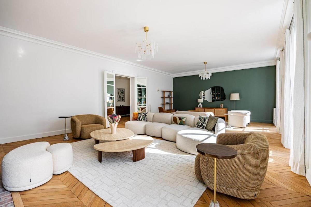 Luxurious 4 Bedroom Apartment, La Muette Parijs