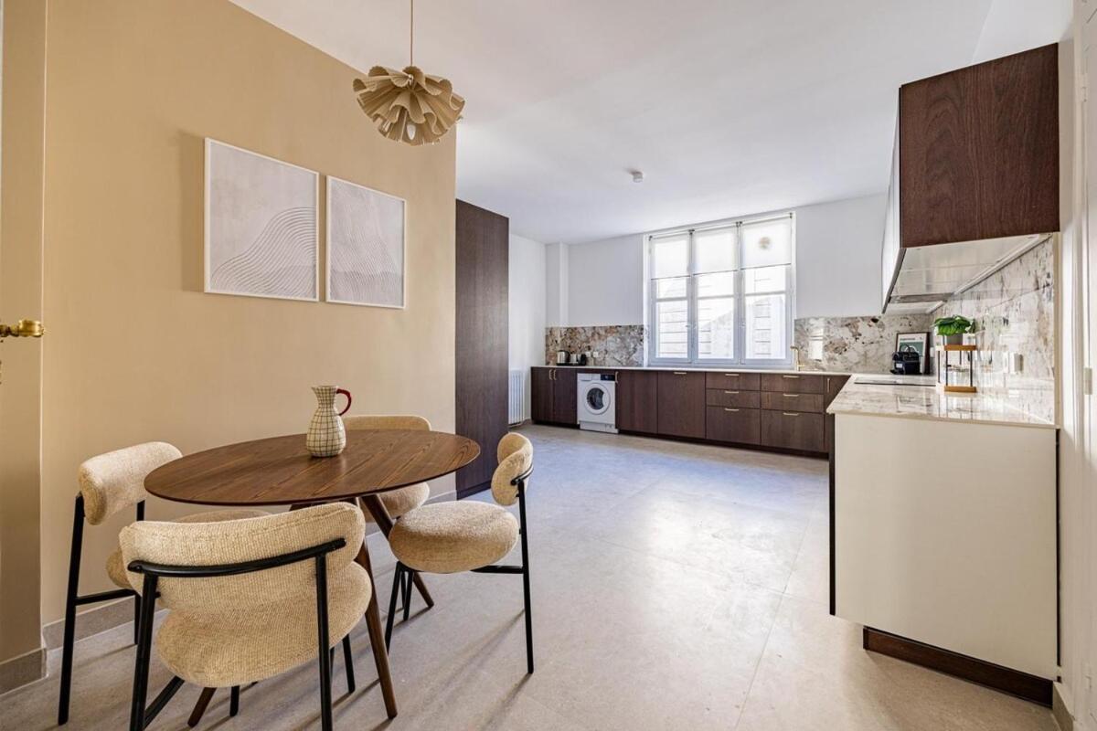 Luxurious 4 Bedroom Apartment, La Muette * Parijs